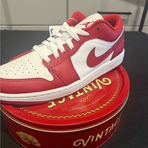 Nike Men's Red and White Sneakers